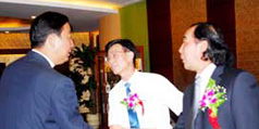 設計公(gōng)司-中(zhōng)國(guó)民(mín)航總局局長(cháng)楊元元與理(lǐ)想公(gōng)司藝術總監邵新(xīn)